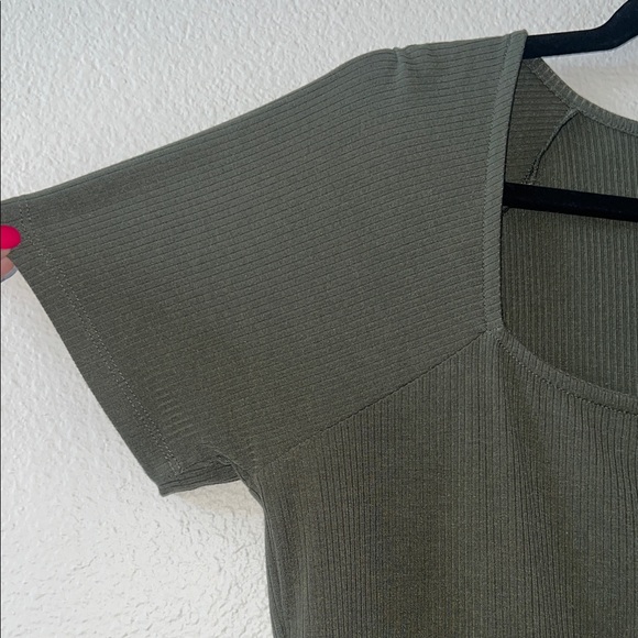 Torrid Olive Short Sleeve Square Neck Ribbed Tee. Size 0X NWOT - Picture 3 of 5